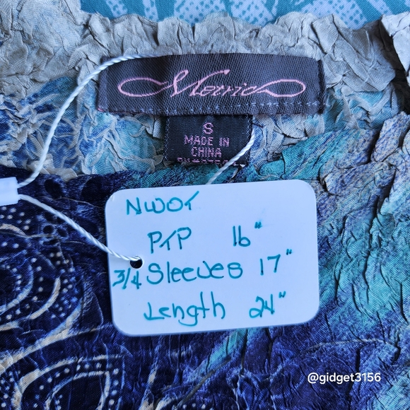 NWOT  JEWEL TONED  CRINKLE LOOK STRETCH TOP 3/4 SLEEVES - SIZE SMALL - Picture 4 of 6